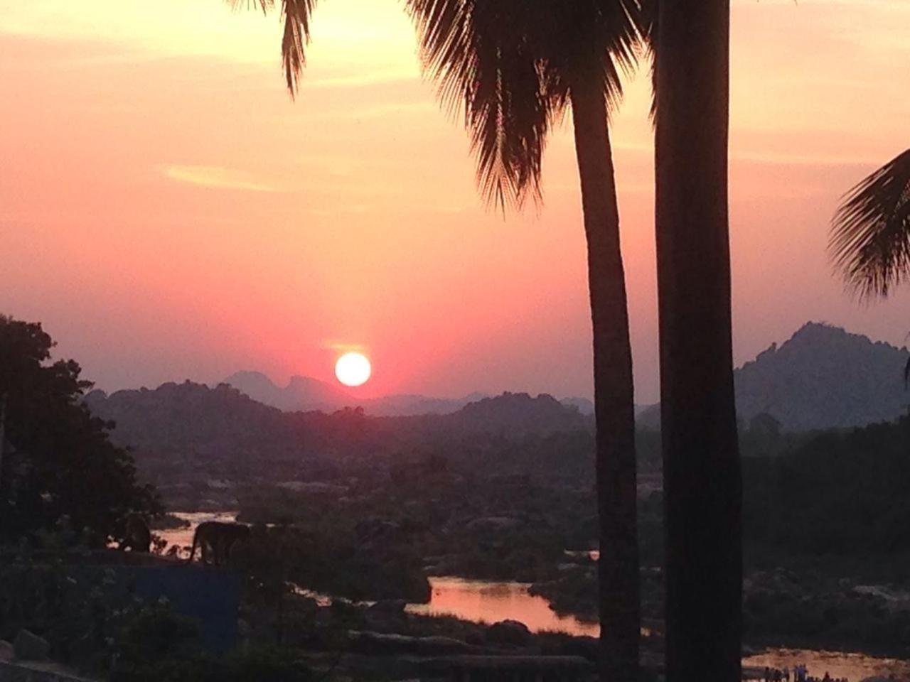 Archana Guest House River View ハンピ エクステリア 写真